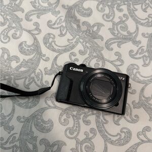 Canon Powershot G7x Mark II Digital Camera in Black